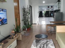 Bacoor에 위치한 호텔 Cozy Private Retreat with Kitchen & Balcony