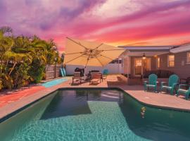 Family Fun Getaway with Pool, Game Room, Shuffleboard, hotel u gradu Largo