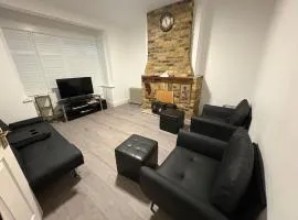 Convenient London Home Near Tube & Free Parking