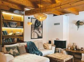 Heritage Villa Predelut - Fireplace & Baby Crib