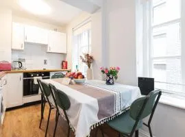 Dublin Central Spacious 3BR Apt in Temple Bar