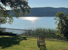 Lake House, hotel a Vergiate