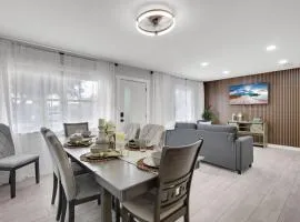 Charming 2BR Home w/ heated pool in Clearwater, perfect for 5 guests near the beach!