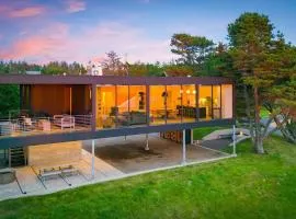 Surf Pines - Ocean Views, Fire Pit & Fireplace