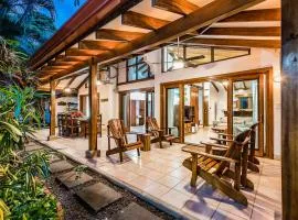 150 ft to Sand & Surf - 3 BR Beach House & Pool