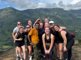 Riverston view hostel، فندق في ماتالي