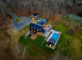 Stowe Woods - Pool, Gym, Tennis Court & BBQ