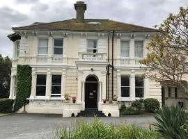 Westwood House, Hastings - Spacious 5 Ensuite Home Near Hastings Town & beach