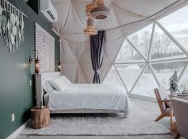 'Twilight' Boho-Luxe Glamping Dome at Marmora Retreat, hotel i Marmora