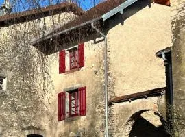 Charmante maison en pierre au cœur du village