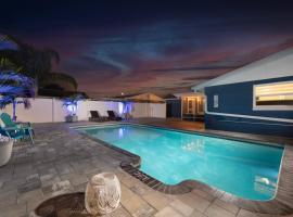 Luxe Family Friendly Retreat w Heated Pool Oasis, хотел в Холидей