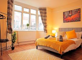 Private Bliss Near Luton Station, готель у Лутоні