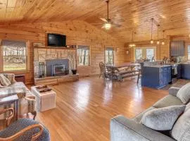 Woodsy Hideaway 8 Mi to Henderson Falls Park!