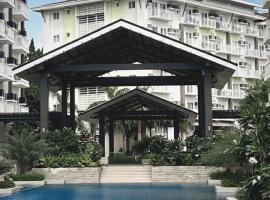 Resort Style Studio near Mactan - Cebu Airport - with Pool & Gym, hotel di Pusok