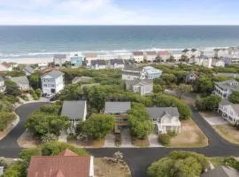 Coastal dog-friendly home with hot tub