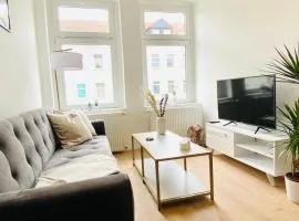 Modern eingerichtetes Apartment mit Balkon