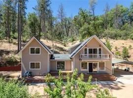 Midpines में, होटल Stay at Whispering Pines, only 25 mi to Yosemite!