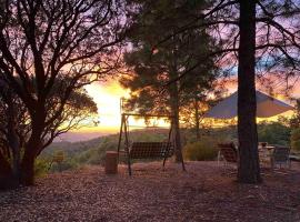 Midpines में, होटल Cozy Woodworker's Cabin, 26 miles to Yosemite!