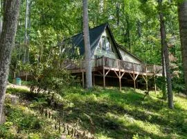 Firepit Mountain Views A-Frame in Fairview Honeycomb Hideaway by AvantStay