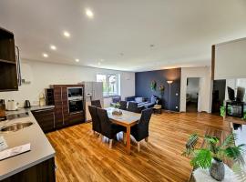Großzügige Moderne Ferienwohnung 90qm Zentrale ruhige Lage, Hotel in Hengersberg