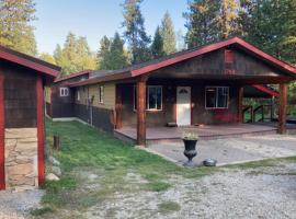 3BR House Near Skiing with Hot Tub, hotel i McCall