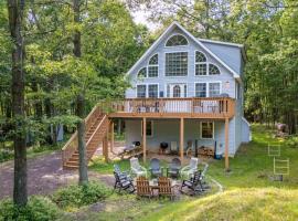 The Nest at Brier Crest by AvantStay Game Room Expansive Deck Fire Pit, Hotel in Blakeslee