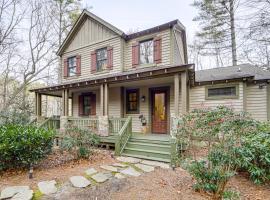 4 Mi to Bear Creek Lake! Serene Escape with Deck, Hotel in Tuckasegee