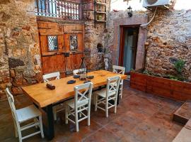 Greek House with Sea View in the Heart of History, hotel a Ayvalık