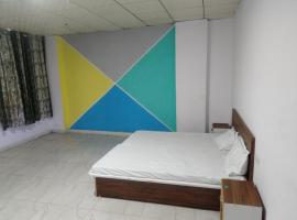 Hotel O The Paris Hotel، فندق في Palwal