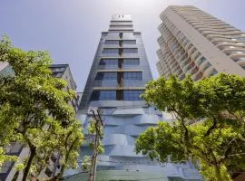 Stay Home Luxo - 1 min da praia do Gonzaga - Estrutura de hotel 4 estrelas - Piscina no Rooftop - Sauna - Academia com vista pro mar