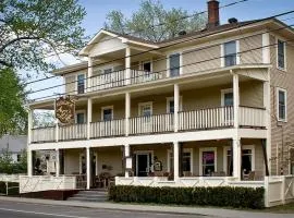 Auberge Ayer's Cliff