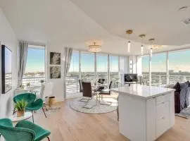 Elegant Condo w/ Stunning Views in Dtwn Hollywood