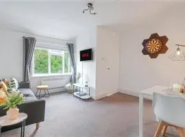 1Bed Contractor & Pilot flat - Parking & FAST WiFi