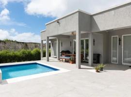 Apes Hill, St Silas 3-Bdrm, 3 and a half bath Villa with Pool โรงแรมในเซนต์เจมส์