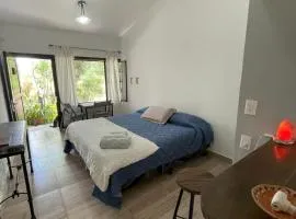 Casa laberinto, Entre cerros, cómoda cama de 2x2