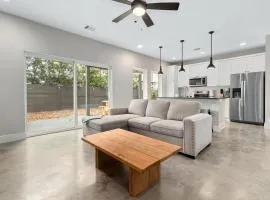 Modern East Austin Home, Walk to Downtown!