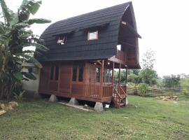 Villa Kayu โรงแรมในMaluk