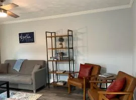 Modern 1 BR apt Close to everything Whitesboro