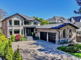Luxury Modern Retreat in Richmond Hill, Hotel in Richmond Hill