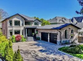 Luxury Modern Retreat in Richmond Hill