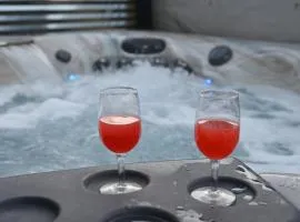 City Cabin Hideaway with Spa, Pool Table & Arcade