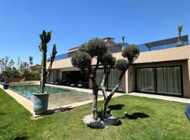 5 ste villa in marrkech, Hotel in El Harkat
