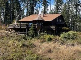 Deluxe Chalet Retreat near U of O Eugene OR Large groups welcome sleeps 16 Pet stay Free