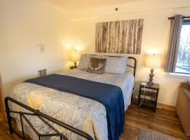 Inside Yosemite Park-Cozy Corner Unit-Sleeps 2