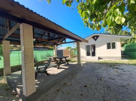 Fare Kahaia - Manihi, vil&middot;la a Manihi