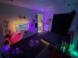 استديو بطابع هادي وكلاسيكي