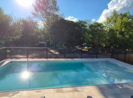 Tiny House Playa Mansa, миниатюрна къща в Мина Клаверо