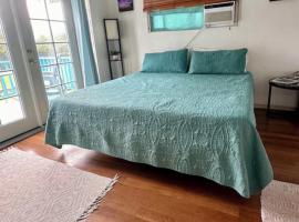 Surfers Dream Studio, Hotel in Waianae