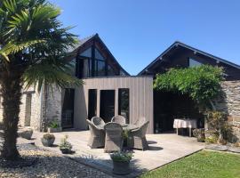 Gîte de Charme avec Cheminée et Spa en Campagne - FR-1-306-1333, Hotel in Pannecé