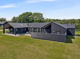 Amazing Home In Idestrup With Sauna، فندق رفاهية في Idestrup